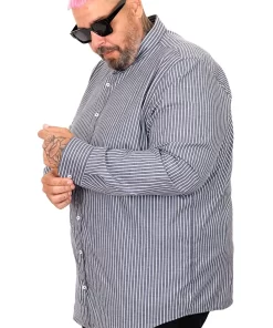 голема машка кошула сатенска со линии сива 3XL 4XL 5XL 6XL 7XL предна страна ракав