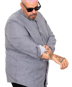 голема машка кошула сатенска со линии сива 3XL 4XL 5XL 6XL 7XL предна страна ракав десно