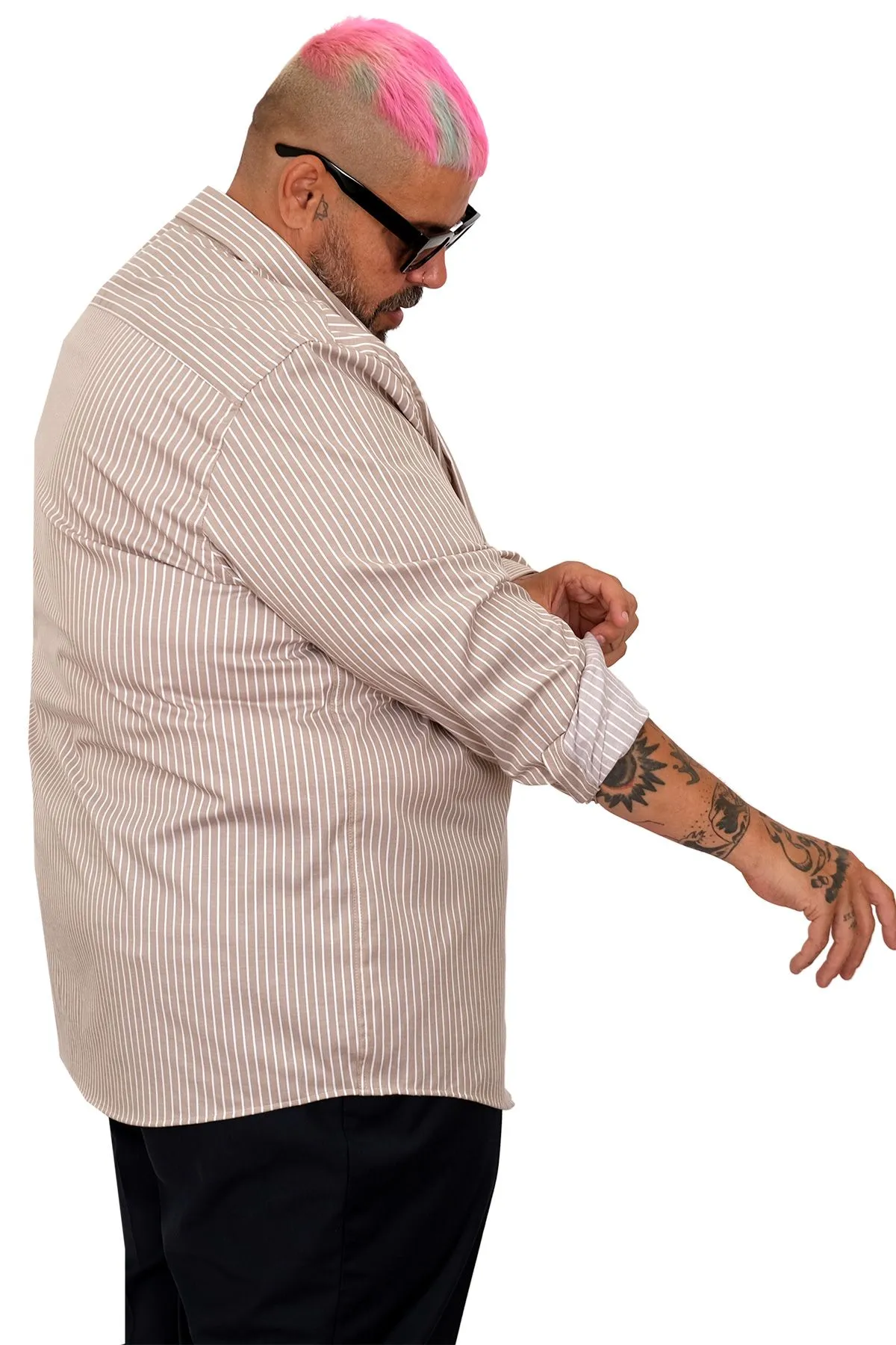 голема машка кошула сатенска со линии кафеава 3XL 4XL 5XL 6XL 7XL предна страна ракав