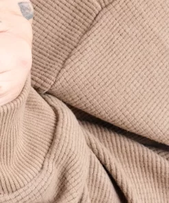 Млечнокаефеава голема поло блуза релјефен плетен матријал во големини од 8XL 9XL 10XL предна страна зголемена ткаенина